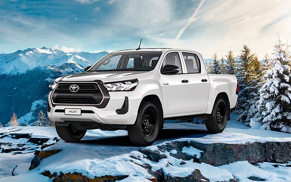 Пикап Toyota Hilux впервые предложат в России с бензиновым двигателем