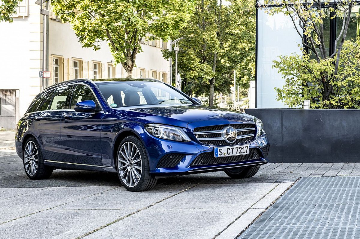 Mercedes-Benz официально представил гибриды С- и Е-класса