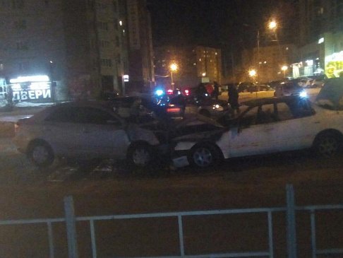 В страшной аварии в Омске пострадали пять человек