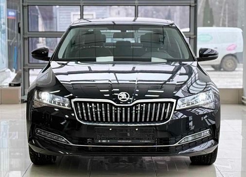 Skoda Superb теперь дешевле 4 млн рублей: что предлагают дилеры в ноябре
