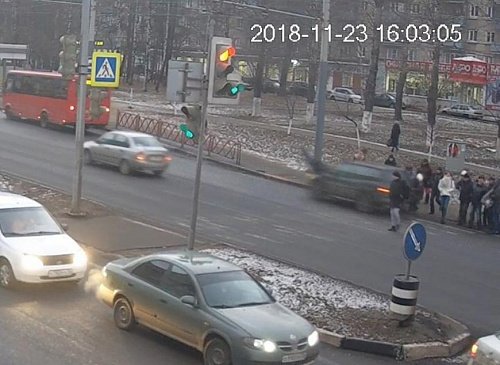 В Ярославле автомобиль врезался в толпу пешеходов