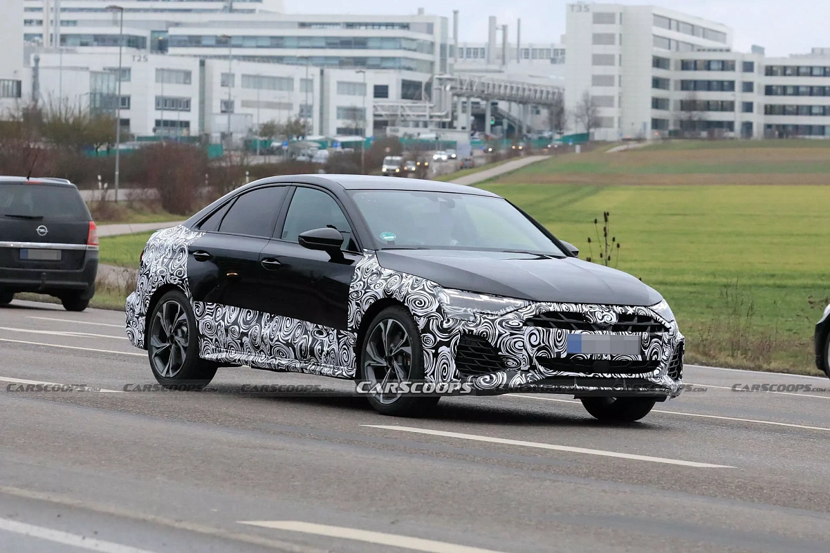 Обновленный Audi A3 вышел на тесты с новым дизайном оптики и измененным бампером
