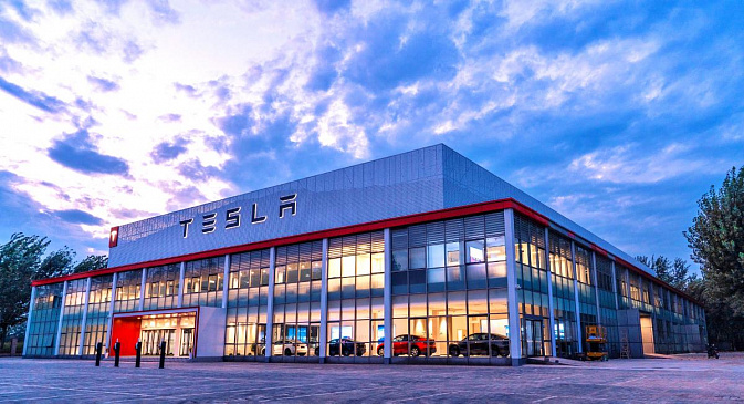 Компания TESLA утроила поставки электрокаров китайского производства после модернизации завода в Шанхае