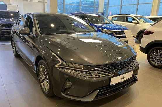 В России появились в продаже новые Kia K5 2025 года: сколько они стоят