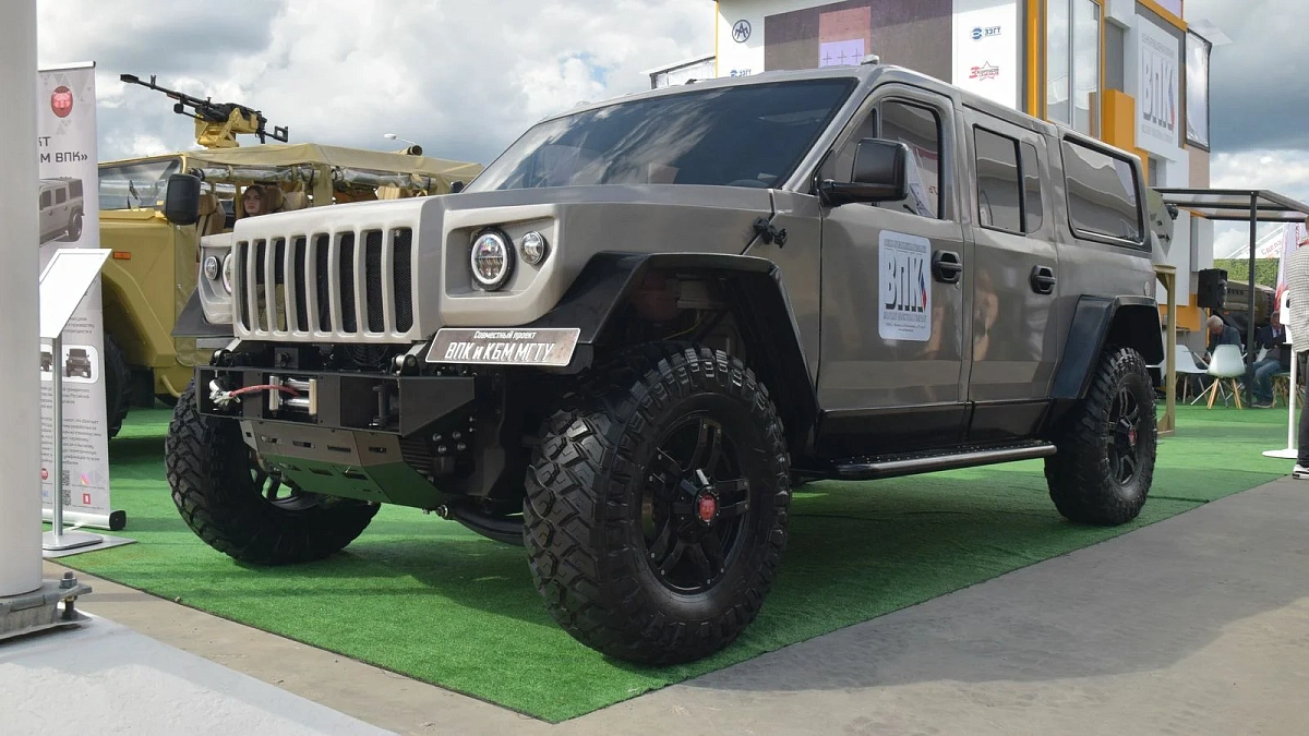 В России представили похожий на Hummer армейский внедорожник «Стрела» В России представили похожий на Hummer армейский внедорожник «Стрела»