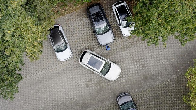 Volkswagen Touareg оснастили системой удаленной парковки 