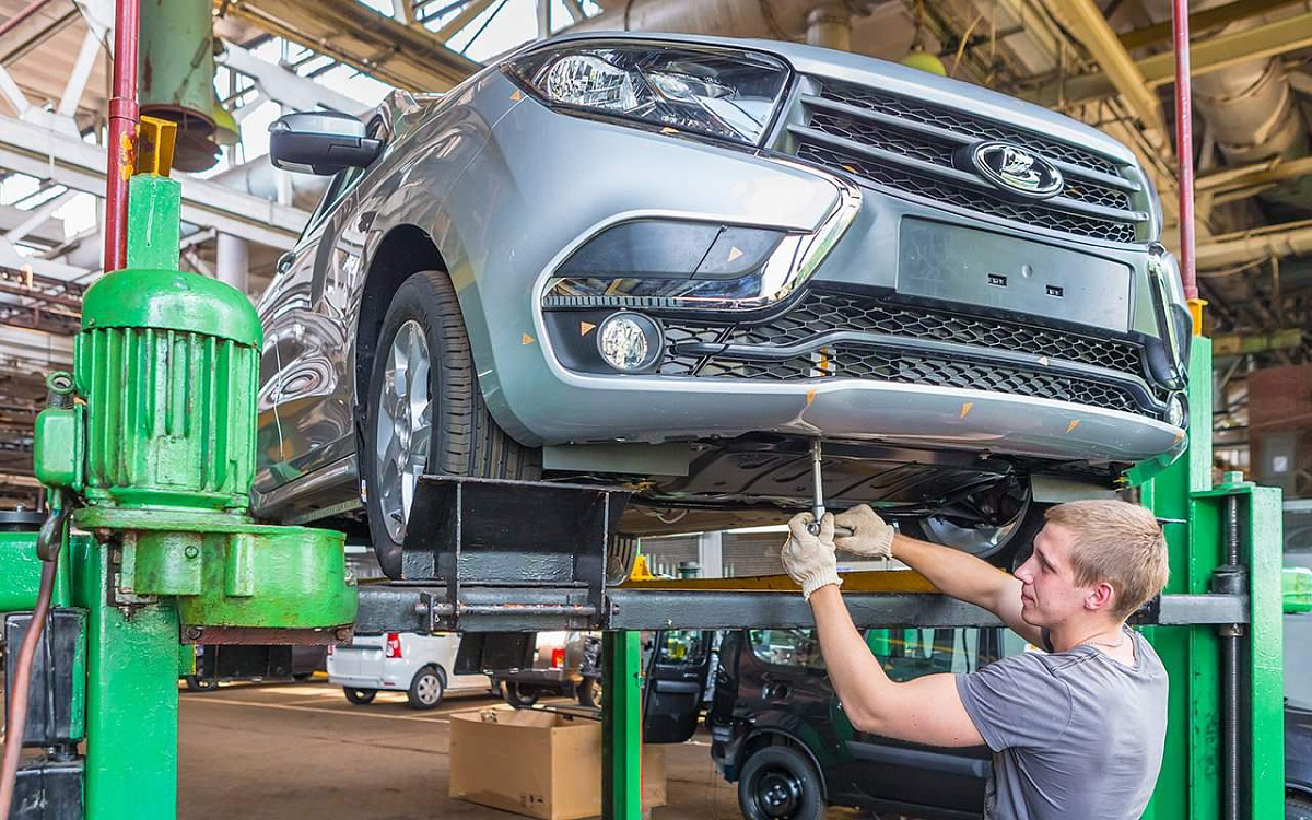 На автозаводе АВТОВАЗе приступили к отработке некомплектных автомашин LADA Granta