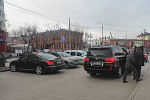 Автомобили с "блатными" номерами приехали на встречу с губернатором Тюменской области