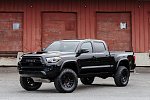 На базе пикапа Toyota Tacoma сделали дом на колесах в ретро-стиле 