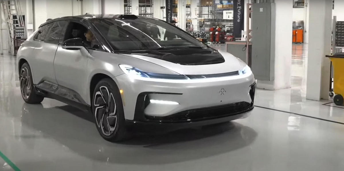 Компания Faraday Future показала серийный электрический кроссовер с 11 дисплеями