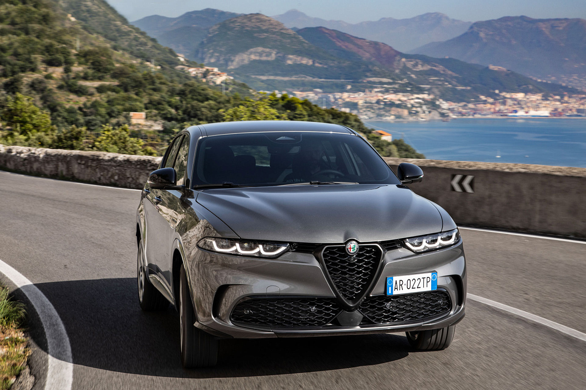 Компания Alfa Romeo приступила к продаже кроссовера Tonale Q4 AWD с запасом хода на электротяге на 80 км