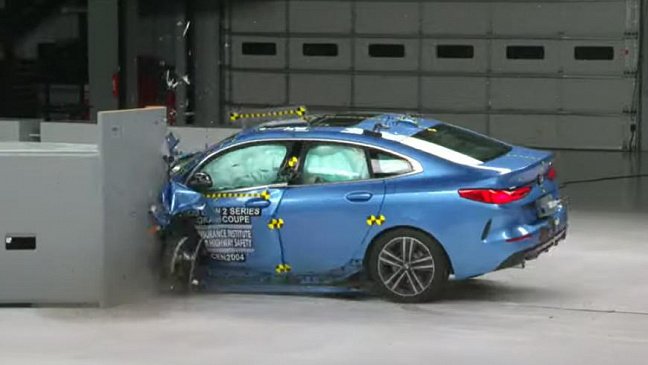 Фары нового BMW 2-Series Gran Coupe провалили тесты от IIHS