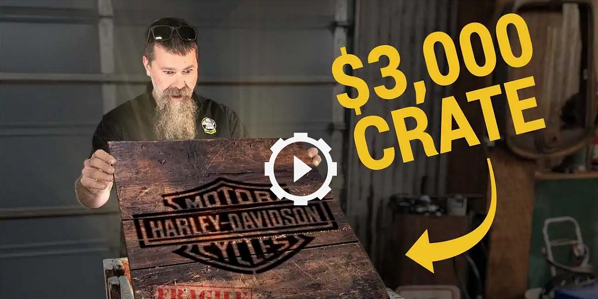 Блогер купил ящик Harley-Davidson с уникальными раритетными 75-летними часами внутри