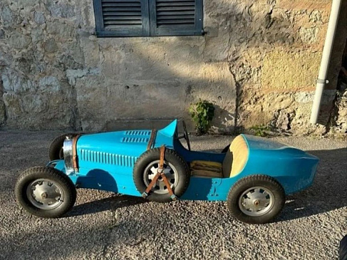 В Люберцах на продажу выставили миниатюрный Bugatti Baby