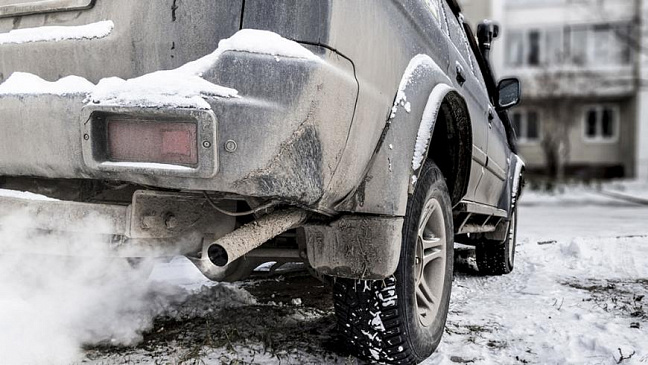 Автоэксперт Канаев разъяснил российским водителям, как снизить расход бензина зимой