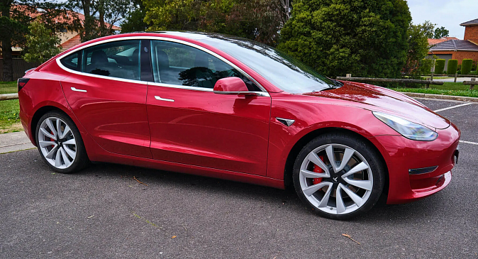 Автобренд Tesla отзывает около 3 тыс. электрических авто из-за подвески