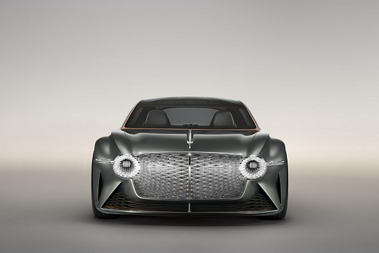 Компания Bentley отложила выпуск первого электрического кроссовера Bentley EV до 2026 года