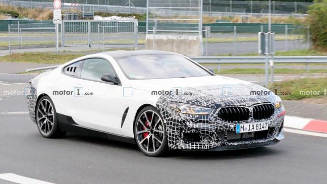 Каким будет мощное баварское купе BMW M8 в гибридной версии CSL? 