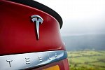 На гоночной трассе замечен электрокар Tesla Model S Plaid с выдвижным спойлером на крышке багажника