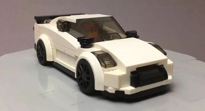 Блогеры учат создавать собственный Nissan GT-R из деталек Lego