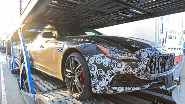Очередной прототип Maserati Quattroporte заметили на автовозе 