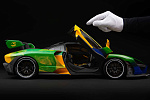 Миниатюрная копия McLaren Senna с лицом Сенны на кузове стоит 1 918 290 руб.