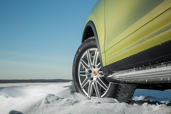 Автовладельцам в России рекомендовали заменить масло и провести диагностику машины до зимы