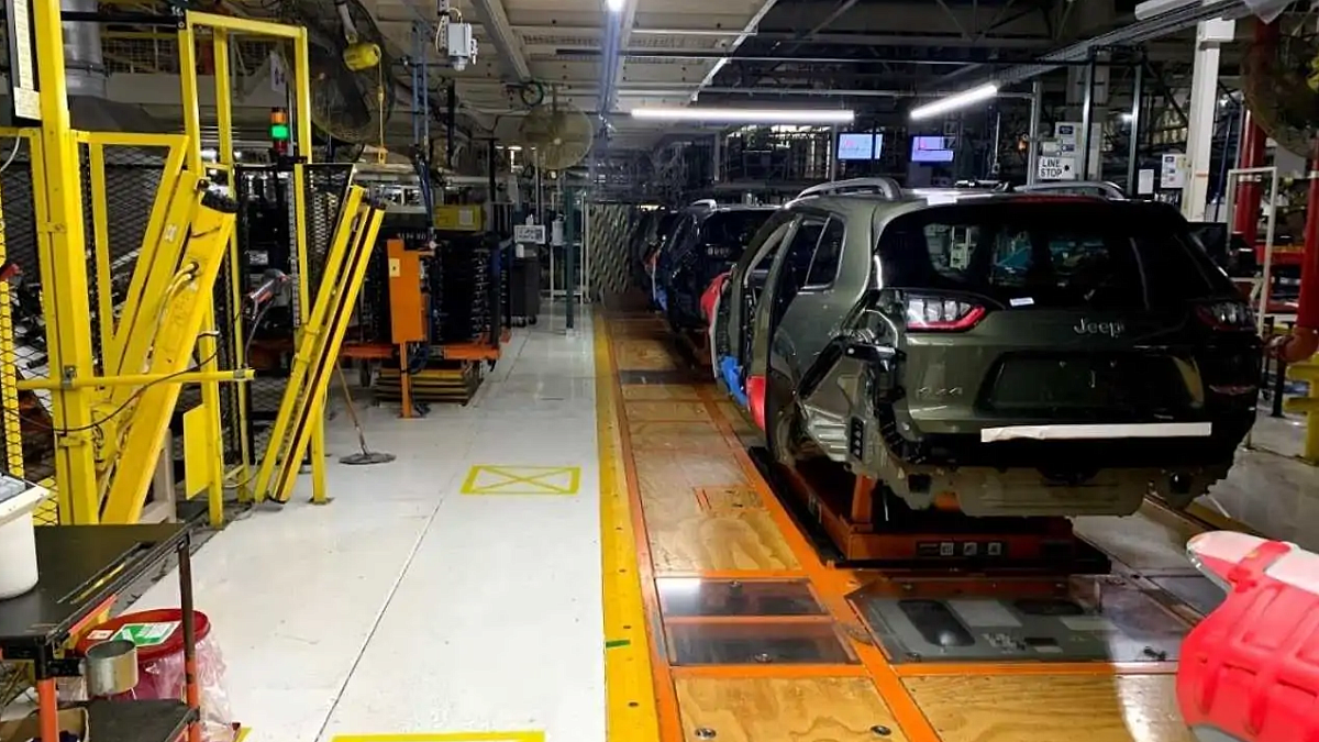 Компания Stellantis может закрыть автозавод в Иллинойсе из-за электрификации внедорожника Jeep Cherokee