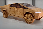 Электропикап Tesla Cybertruck получил очень реалистичную деревянную копию 