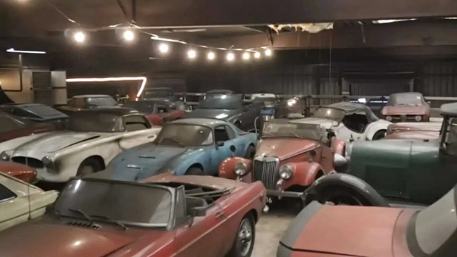 В Нидерландах обнаружен сарай с 230 классическими автомобилями Ferrari, Jaguar и BMW