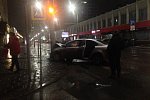 В Саратове ночью "Тойота" после ДТП влетела в здание кафе