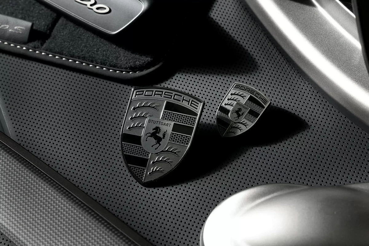 Линейка моделей Porsche Turbo приобрел эксклюзивный турбонитовый значок и акценты