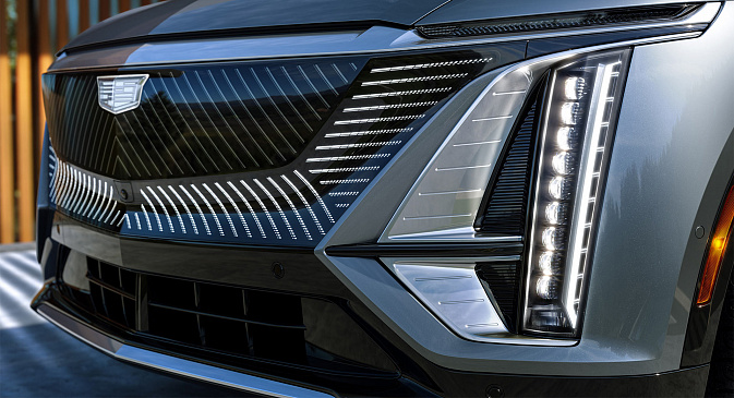 Будущие электрокары Cadillac получат новый черно-белый логотип