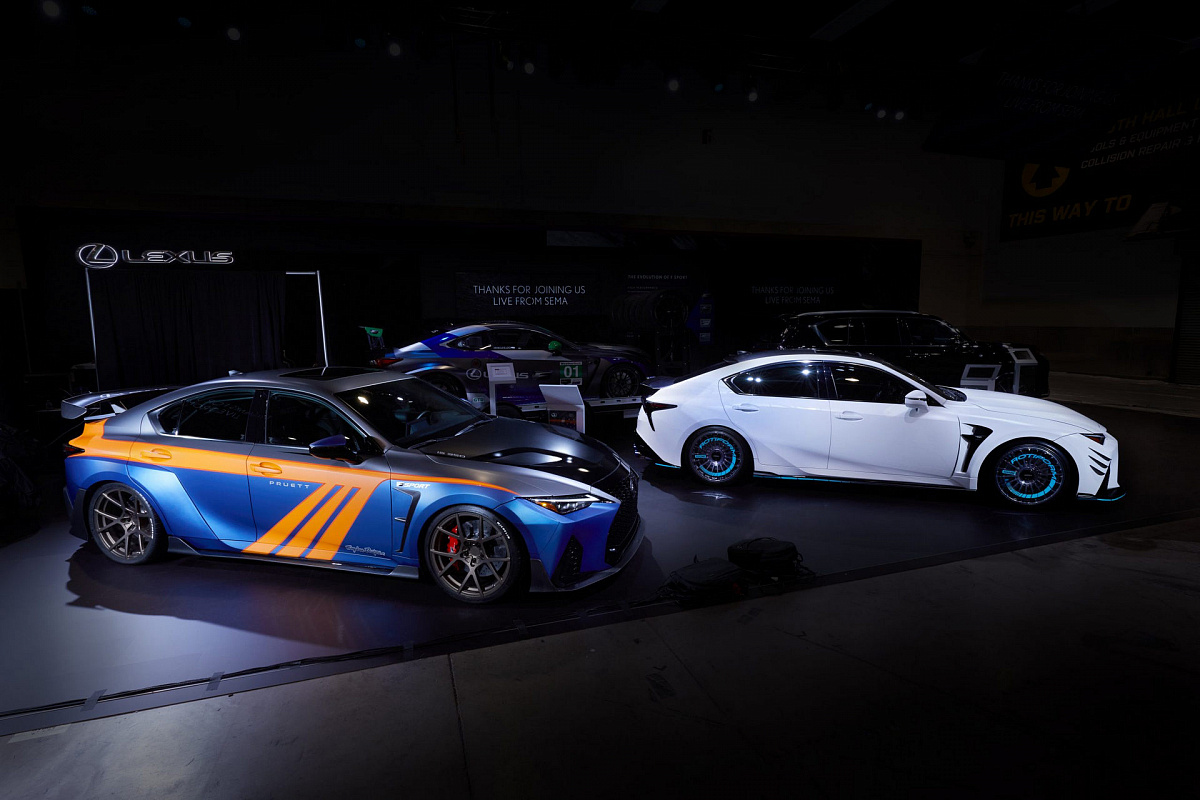 Lexus демонстрирует мощные модели Custom IS 500 и IS 350 F Sport на выставке SEMA