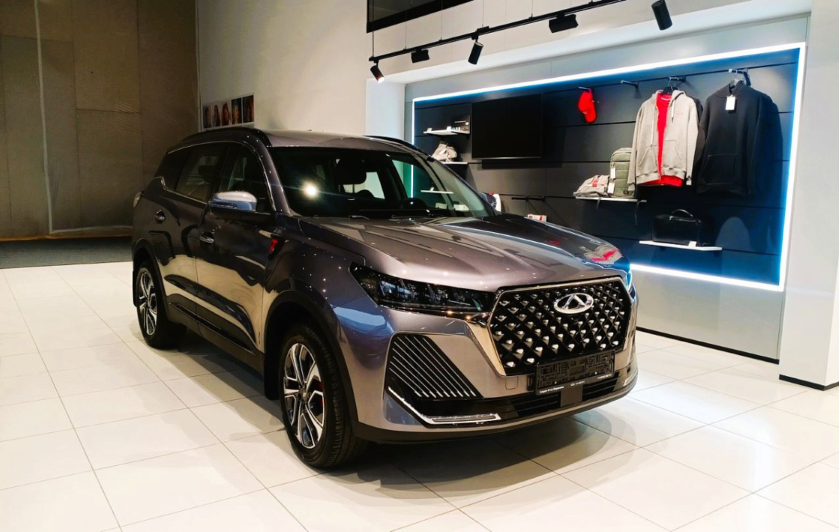 Остатки машин у дилеров будут «пылесоситься». Эксперты - о раскладе сил на конец 2025-го