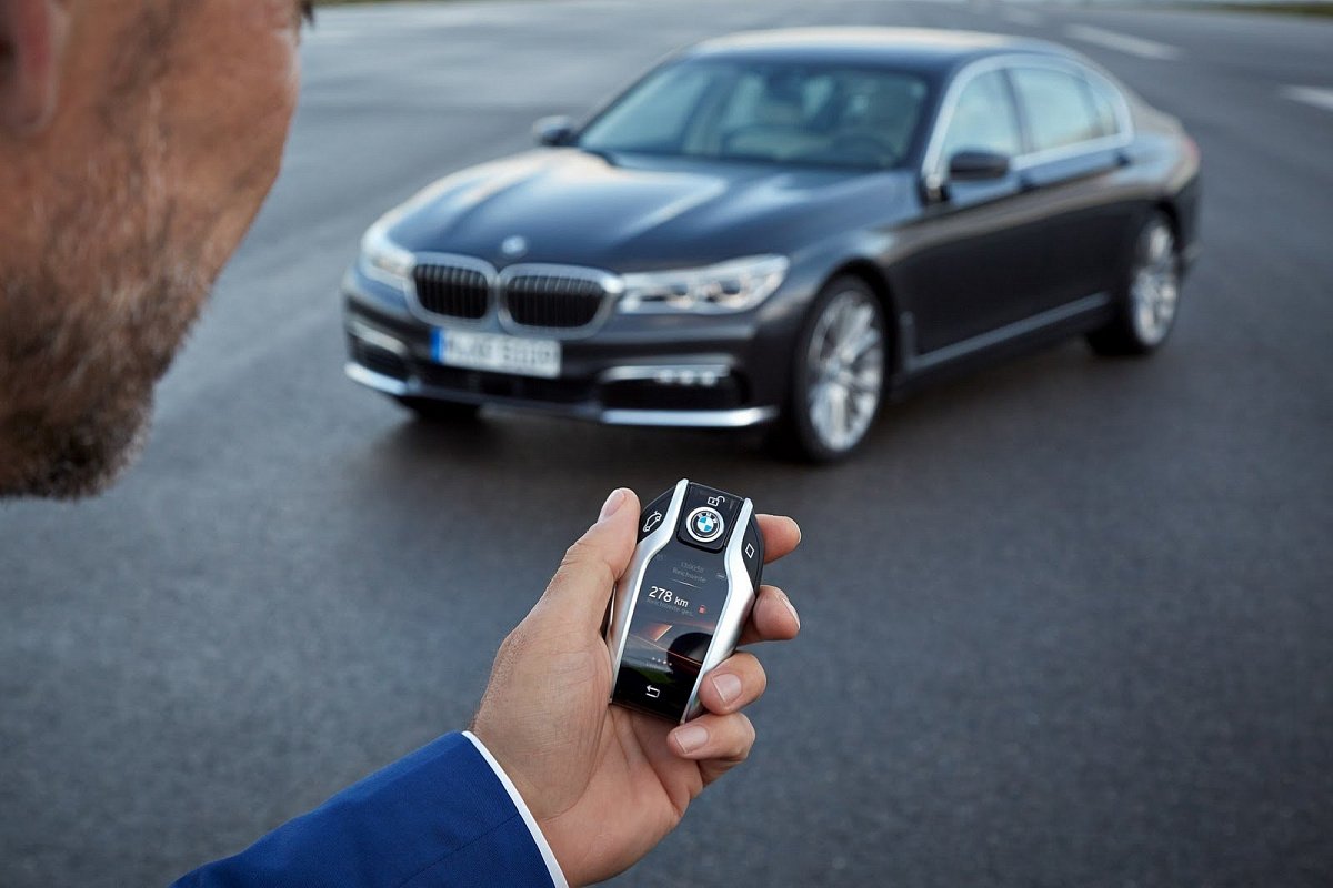Корпорация BMW обновит программное обеспечение собственных авто
