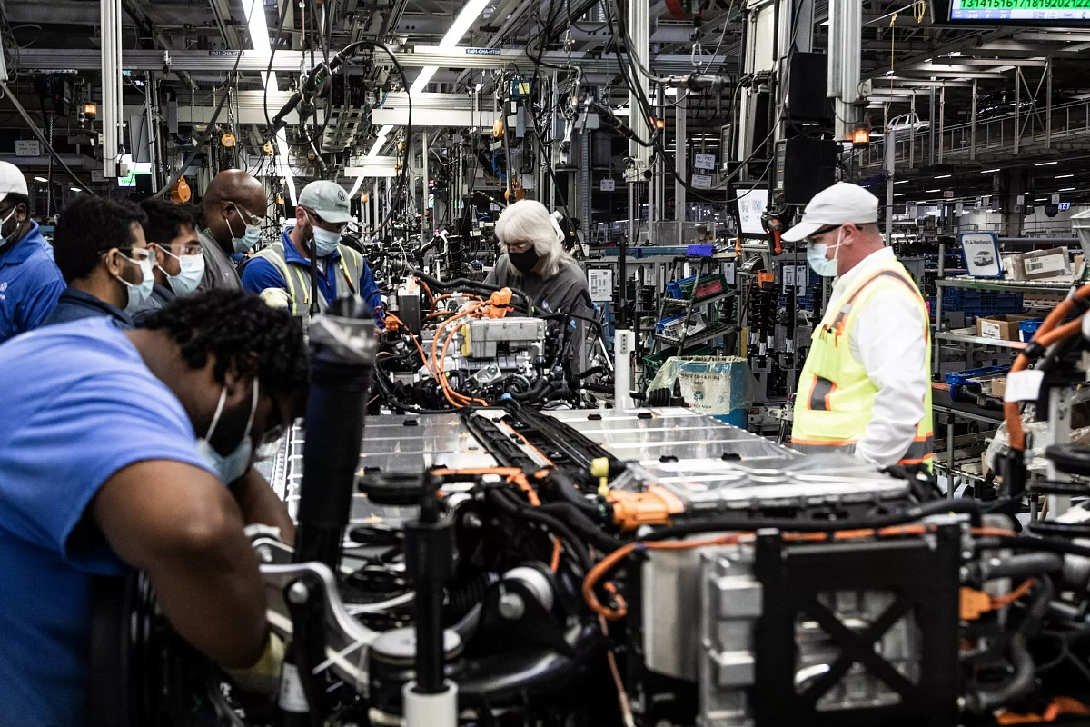 Компания Volkswagen построит первый зарубежный завод по производству аккумуляторов в Канаде в 2027 году