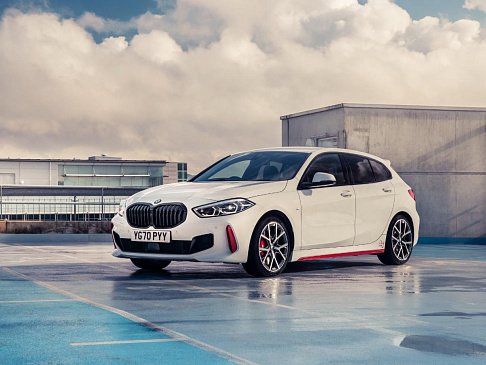 BMW выпустила серию атмосферных фото BMW 128ti после британского дебюта 