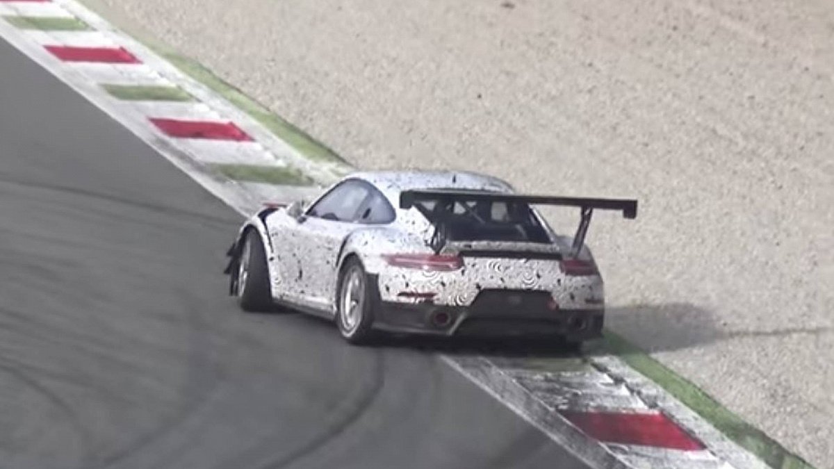 Опубликованы «шпионские» фотографии необычного Porsche 911 (видео)