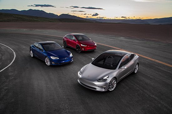 Новая прошивка Tesla дала возможность владельцам петь караоке за рулем