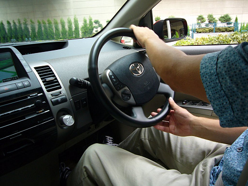 Введение ограничений на импорт праворульного транспорта в РФ отложили на год