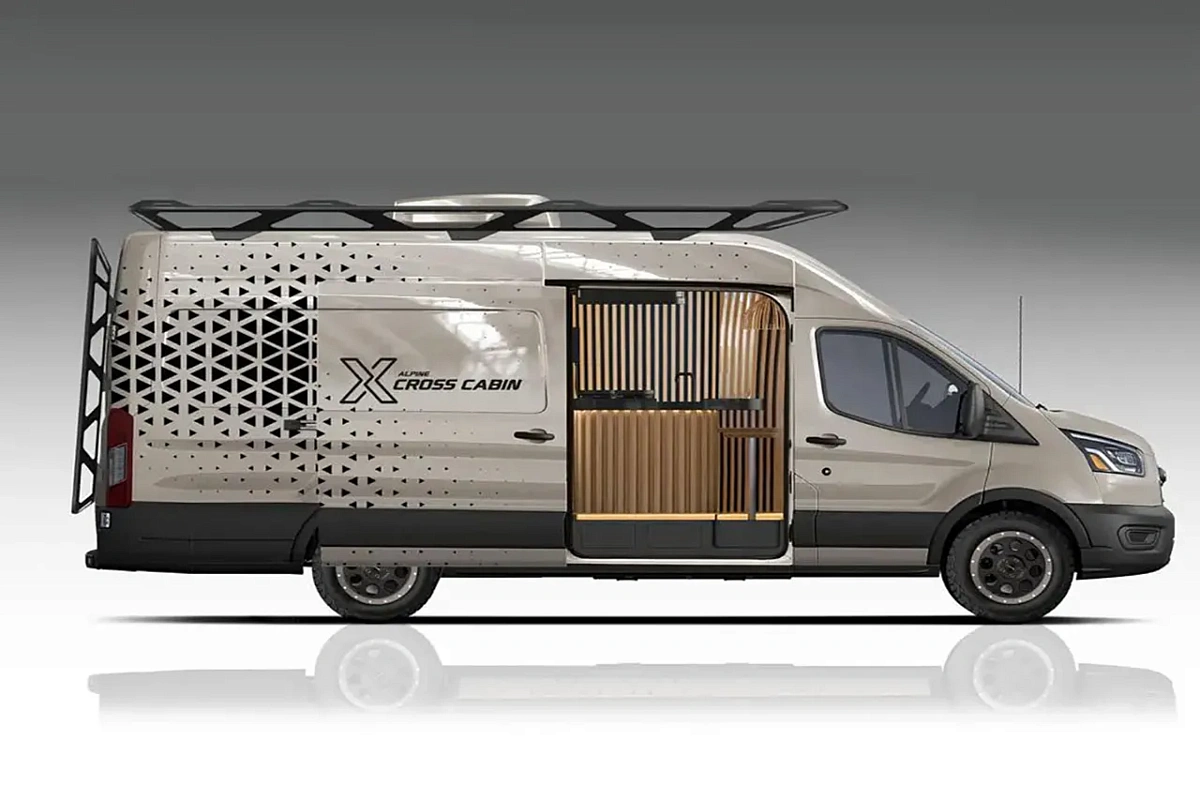 Компания Alpine представила концептуальный кемпер Alpine Cross Cabin с деревянным интерьером