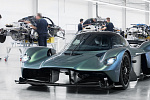 Компания Aston Martin выпустила первый серийный гиперкар Valkyrie с мотором на 1139 сил