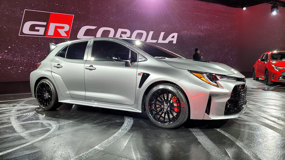 Компания Toyota представила спортивную модель хэтчбека Toyota Corolla GR Sport 1 апреля 2022 года