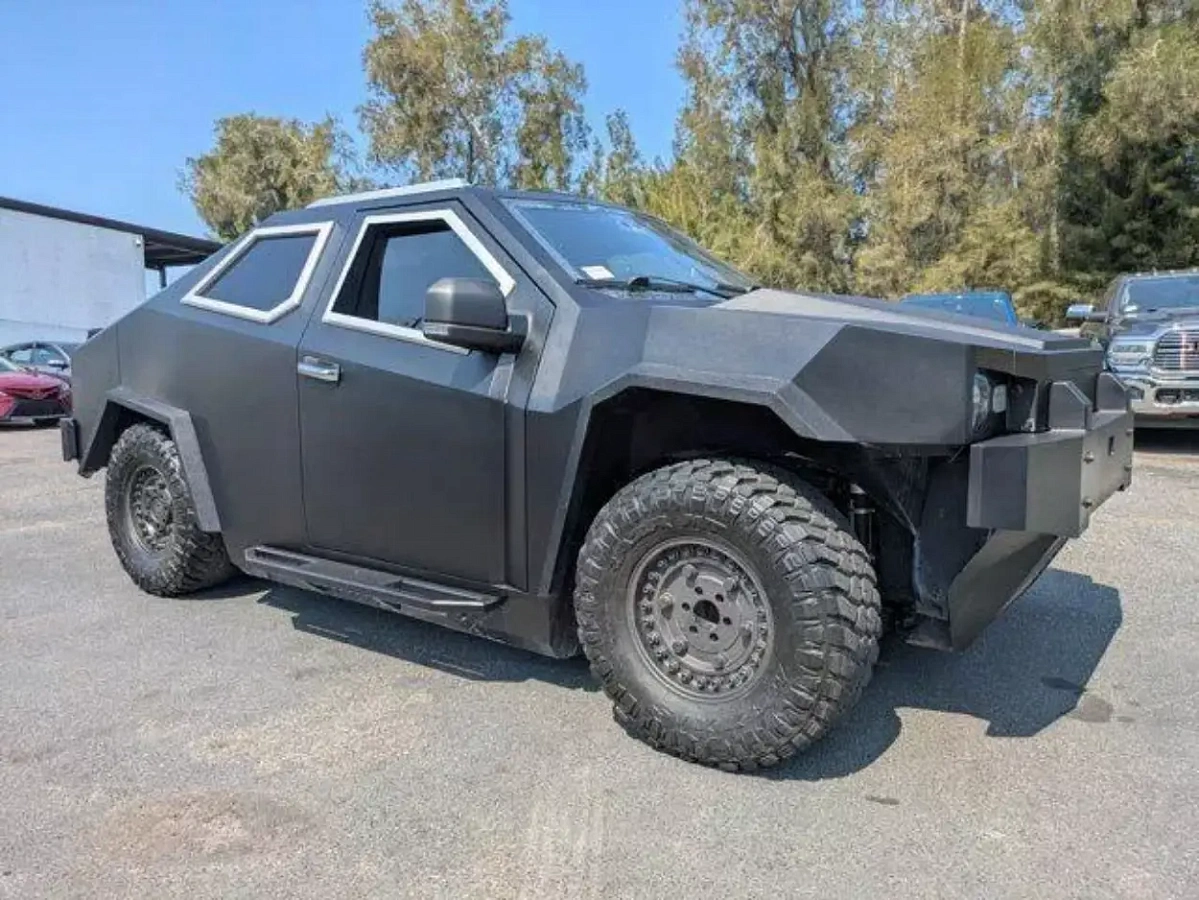 Это кто и зачем так изуродовал пикап Ford, сделав из него внедорожник   