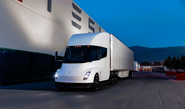 Серийный запуск электрогрузовиков Tesla Semi готовится в конце 2025 года