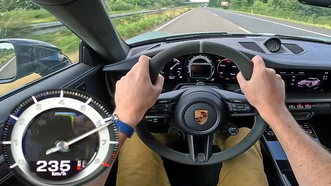 Посмотрите, как Porsche 911 Dakar разгоняется до своей максимальной скорости