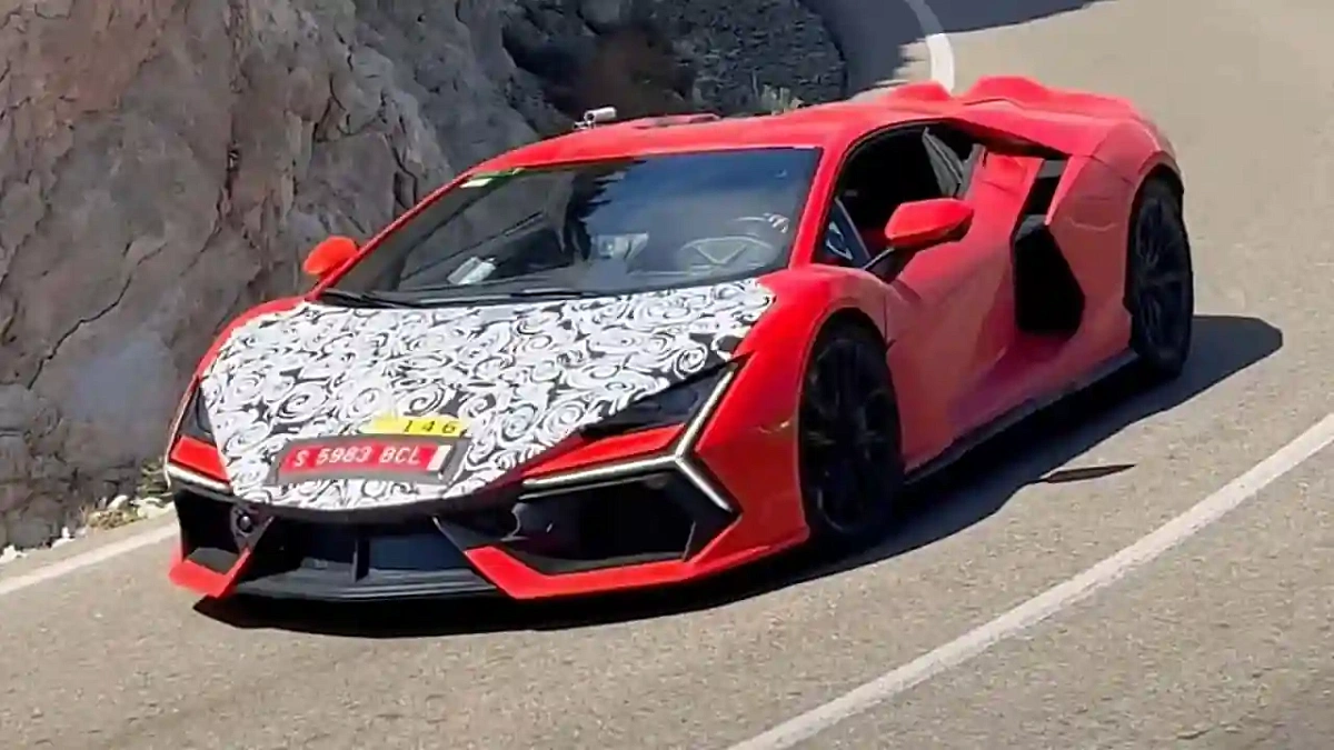 Шпионские кадры: прототип Lamborghini Revuelto S замечен без маскировки в Испании - что ждёт фанатов Шпионские кадры: прототип Lamborghini Revuelto S замечен без маскировки в Испании - что ждёт фанатов