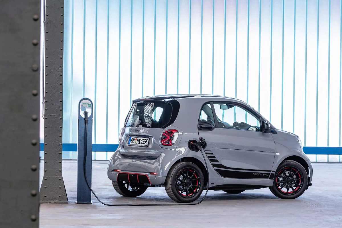 Smart планирует возродить культовую модель ForTwo с электромотором