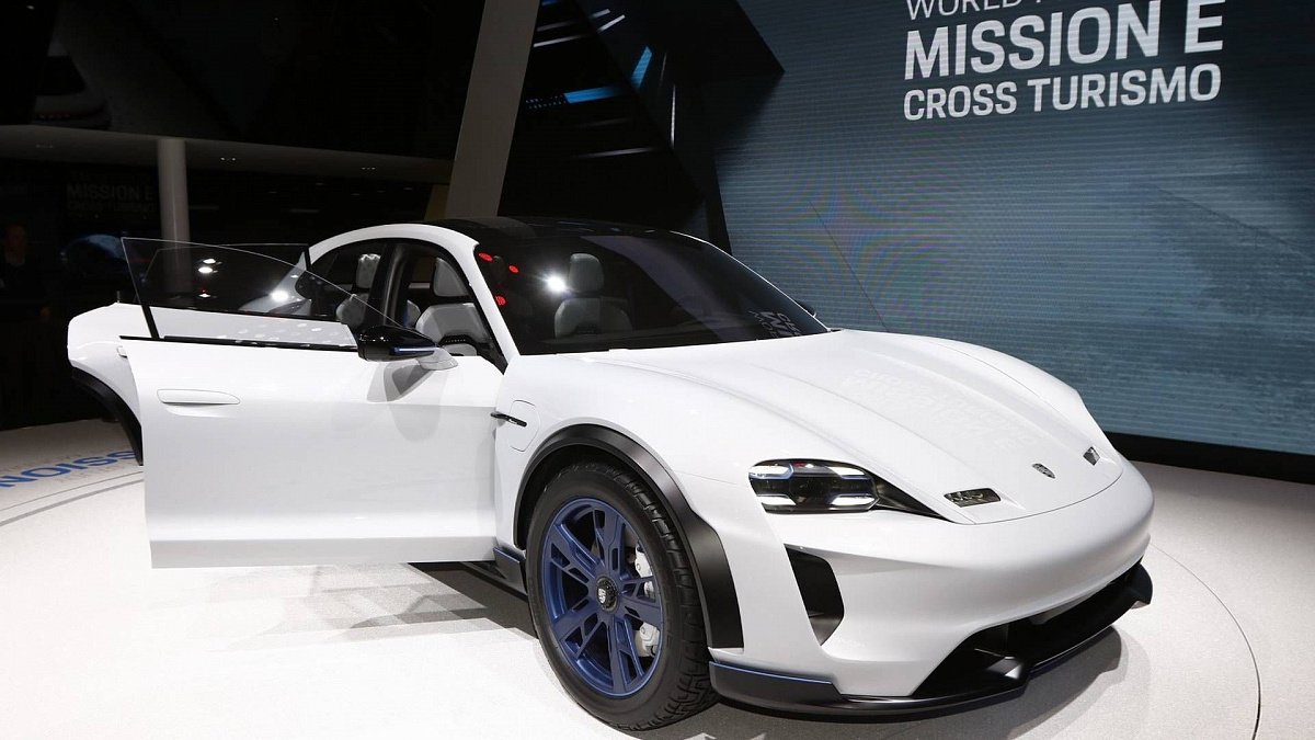 Porsche рассказала об дизайне электромобиля Mission E Cross Turismo (видео)